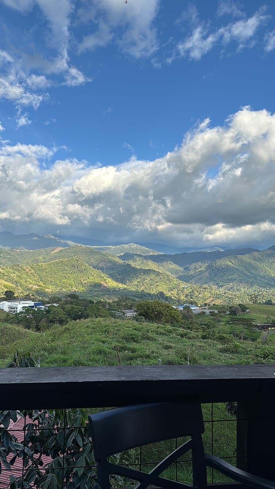 Vista de las montañas desde un mirador de Apía; imagen de referencia