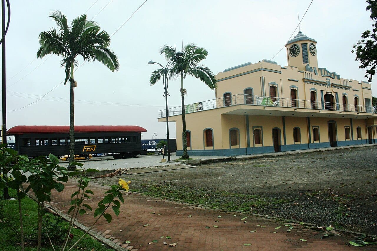 The old railway station at Parque Olaya Herrera